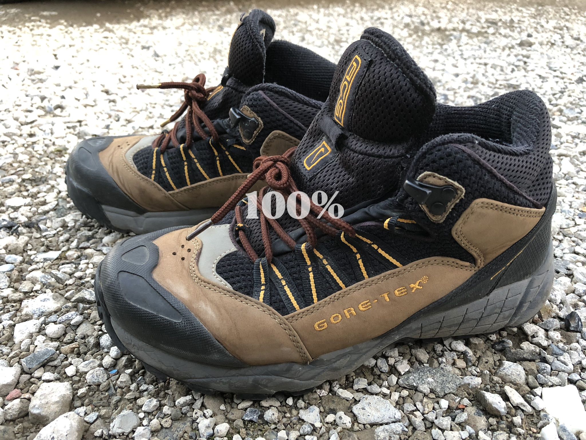 ゴアテックス素材の登山靴